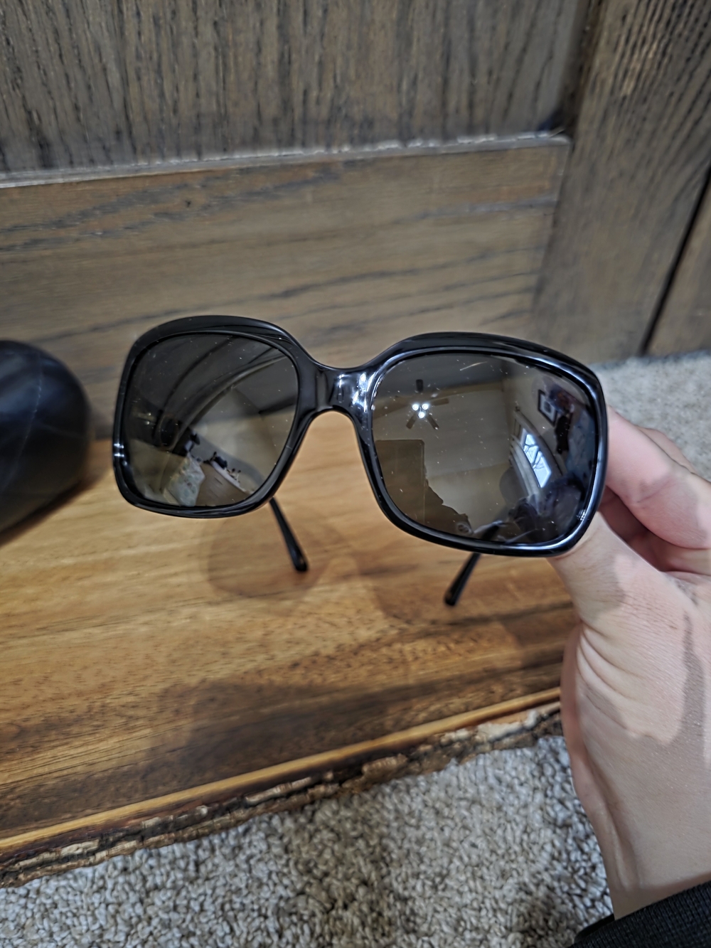 CHANEL Black Sunglasses with Gold CC Emblem - Picture 4 of 6